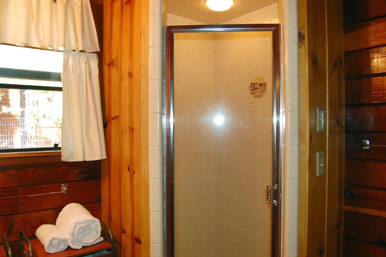 35 Cubbys Den Villa Wawona Szoba fotó